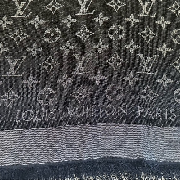 100% Authentic Louis Vuitton Monogram Shine Scarf - Picture 4 of 9